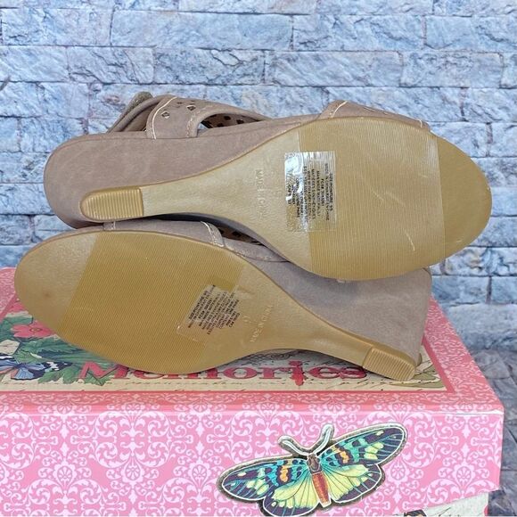 Avon Taupe Wedge Style Sandals Modern Perforated Design Womens Size 9 - Picture 5 of 6